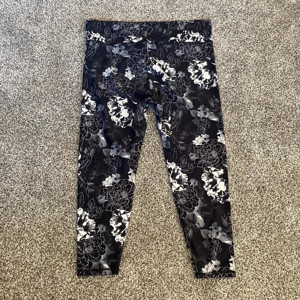 Balance Collection Black/White Floral Leggings - Picture 4 of 5